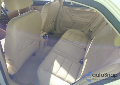 2008 Volkswagen Jetta Se/Sel z USA, uszkodzony, nr VIN 3VWRM71K38M041443